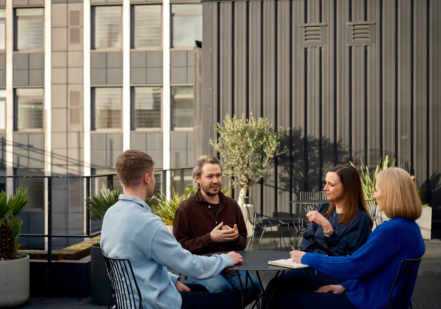 Why do some GTM strategies drive real commercial impact while others stall? Based on insights from senior B2B leaders and original research, this blog breaks down four principles that turn GTM plans into engines for sustained growth.